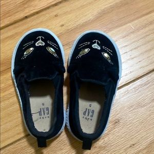 Gap slip on kitty shoes black